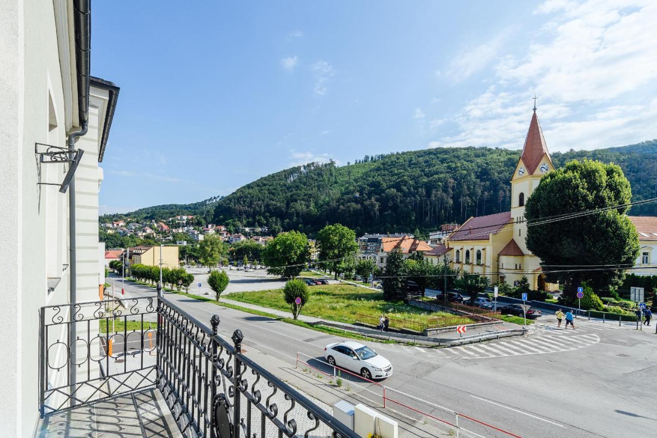 Trenčianske Teplice Apartmanovy Dom Grand - Contactless Check In المظهر الخارجي الصورة